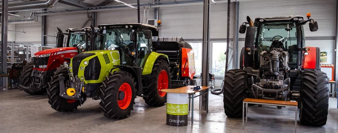 Tracteurs et du matériel agricole dans un centre de formation